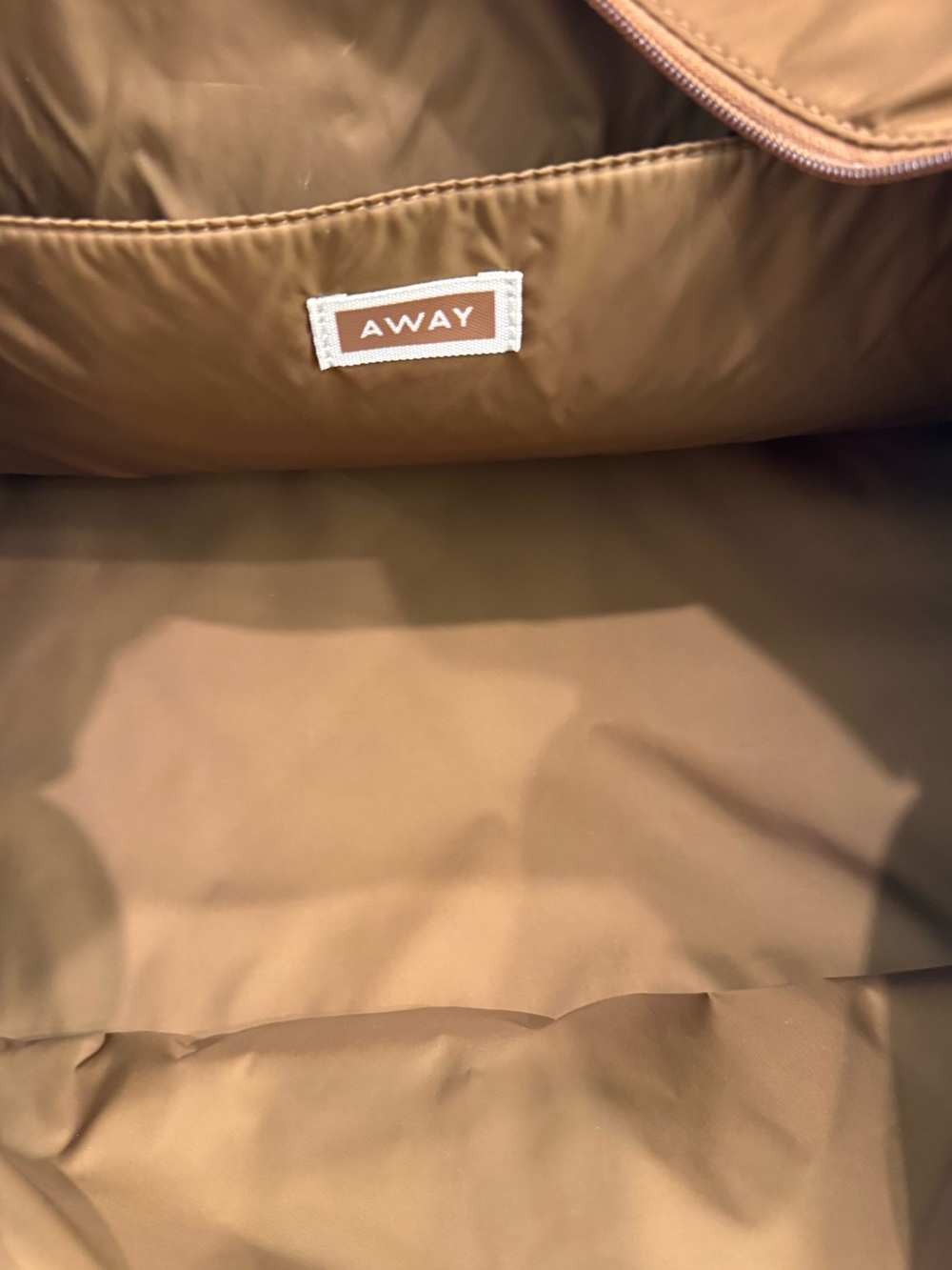 *NWOT* AWAY Travel Tote Bag in Amaro Brown - Picture 7 of 9